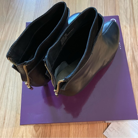 EUC Me Too black leather ankle boots size 9 - Picture 14 of 15